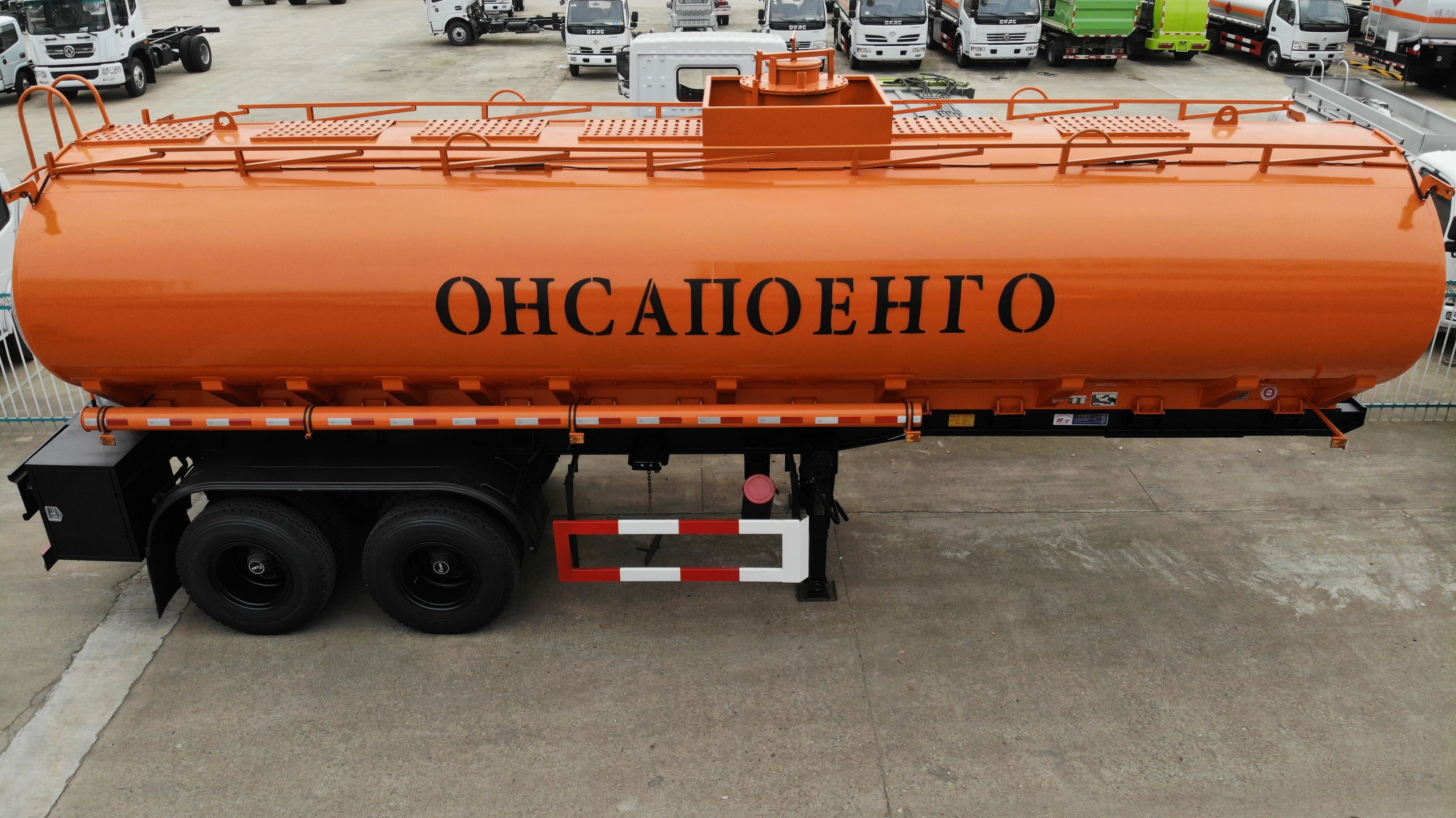 10臺外貿(mào)出口運油半掛車，10臺?；饭捃嚢l(fā)車交付客戶